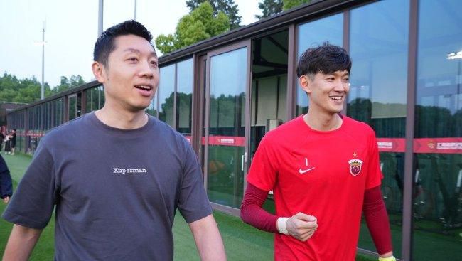 记者：斯卡洛尼和阿足协主席之间的关系已彻底破裂ESPN记者帕拉迪索消息，阿根廷主帅斯卡洛尼和足协主席塔皮亚之间的关系已彻底破裂。